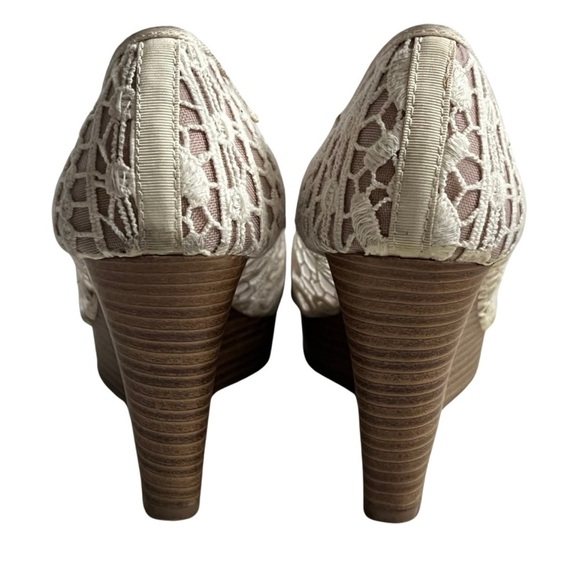 American Eagle Lolita Lace Peep Toe Wedge Heel - Picture 5 of 8